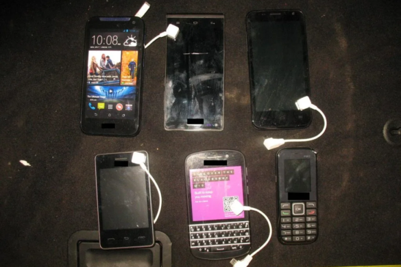 A intrat într-o încăpere ”interzisă” a unei firme din Timișoara, a FURAT trei telefoane mobile, dar a fost prins