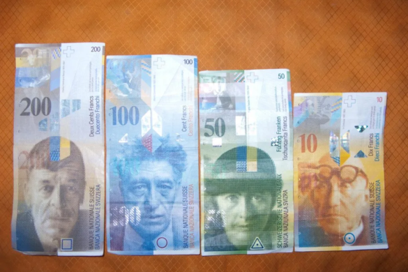 Francul elveţian a scăzut cu peste 5 bani