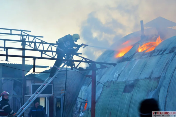 S-a făcut SCRUM! O mașină a ARS complet în incendiul care a cuprins un service auto din cartierul timișorean Plopi FOTO/VIDEO