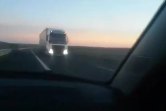 NEBUN DE LEGAT! A intrat pe contrasens pe autostradă, lângă Timișoara, să-și ajute o prietenă aflată în ”pana prostului” VIDEO
