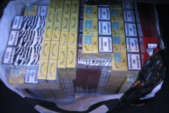 Șofer, prins în trafic de polițiștii de la Secția 3, cu mașina plină cu țigări de CONTRABANDĂ. A fost ARESTAT!