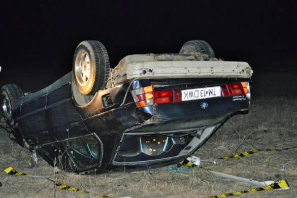 Salvat de NOROC! S-a urcat BEAT la volanul unui BMW și a ajuns, în COMĂ, la spital, după ce a ZBURAT prin parbriz FOTO