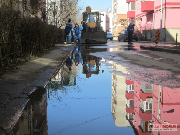 Chemați să intervină la remedierea unei ”scurgeri” de apă muncitorii Aquatim 1 jpg Chemați să intervină la remedierea unei ”scurgeri” de apă muncitorii Aquatim 1 jpg