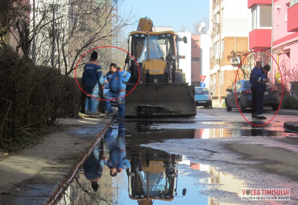 Chemați să intervină la remedierea unei ”scurgeri” de apă muncitorii Aquatim 5 Chemați să intervină la remedierea unei ”scurgeri” de apă muncitorii Aquatim 5