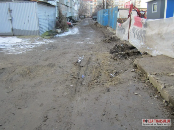 Construiesc un bloc lipit de curtea școlii și au umplut străzile de NOROI 4 jpg