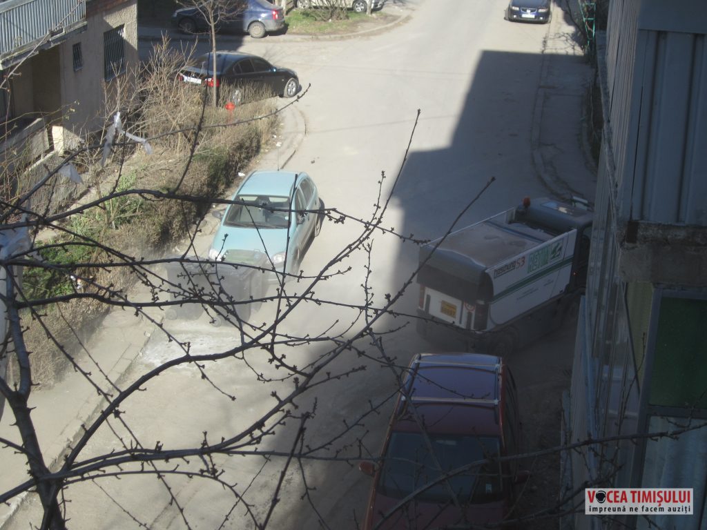 MIZERABIL Retim face ”curățenie” pe o stradă 3 MIZERABIL Retim face ”curățenie” pe o stradă 3