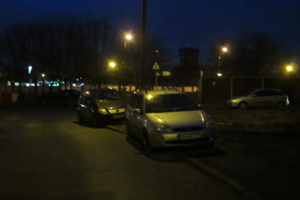 Nesimțiții traficului de pe la noi: Sfidare totală la adresa pietonilor, pe… trotuar FOTO