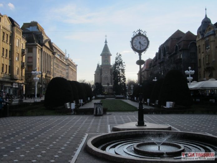 Timisoara-Catedrala-Mitropolitana-ceasul-Piata-Victoriei