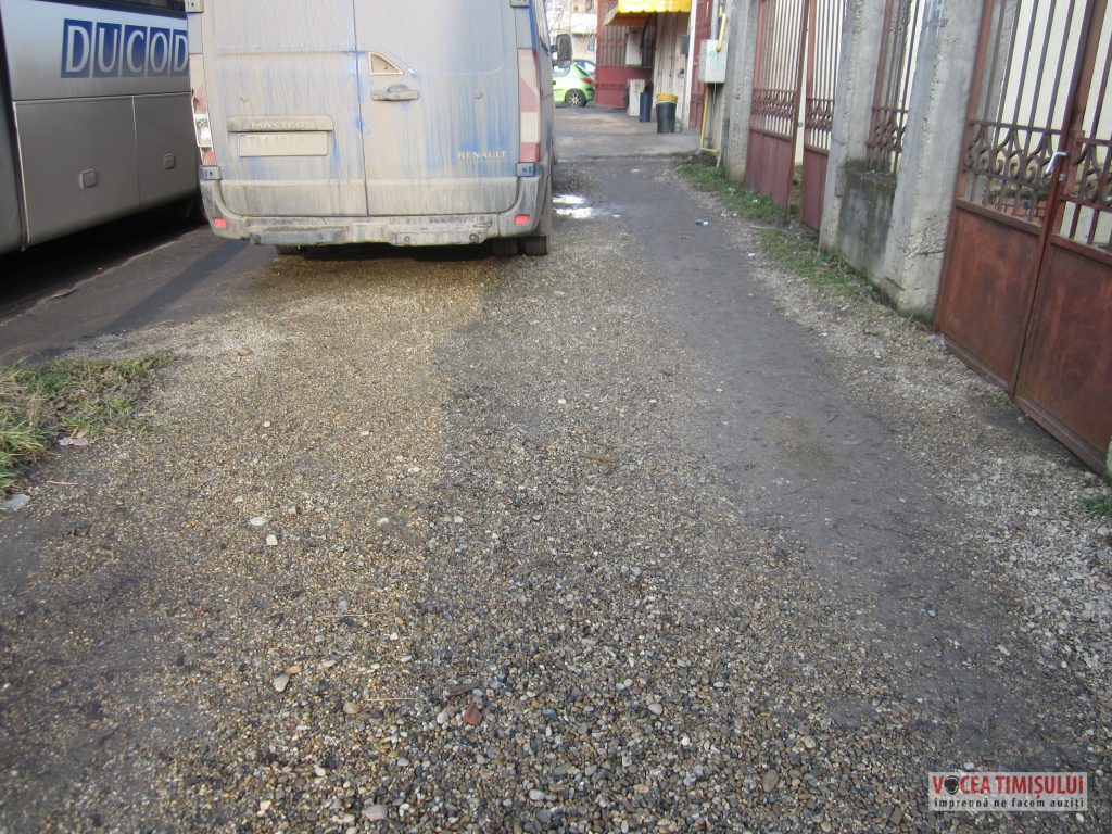 Trotuarele de pe strada Șt. O. Iosif o bătaie de joc 1 Trotuarele de pe strada Șt. O. Iosif o bătaie de joc 1