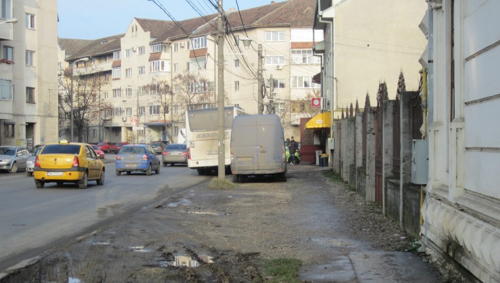 Trotuarele-de-pe-strada-Șt.-O.-Iosif-o-bătaie-de-joc-5