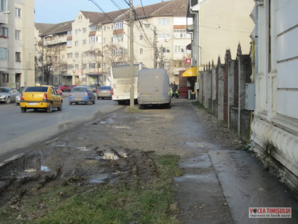 Trotuarele de pe strada Șt. O. Iosif o bătaie de joc 5 jpg