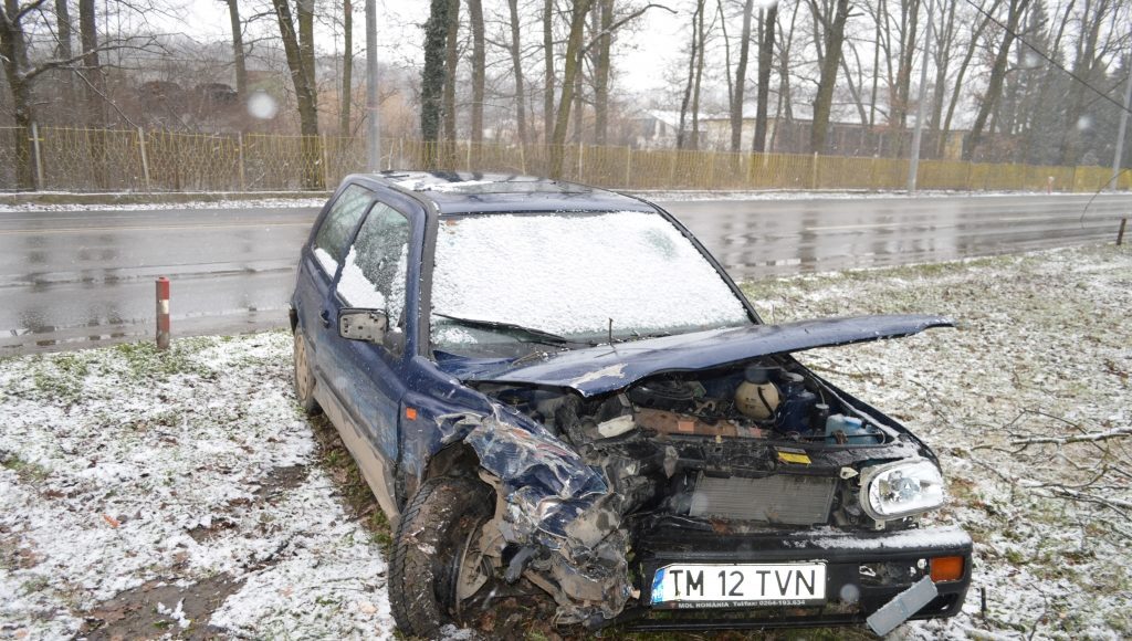 Volkswagen-Golf-accidentat03