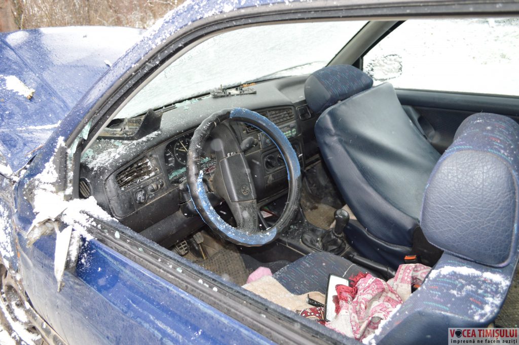 Volkswagen Golf accidentat04 Volkswagen Golf accidentat04