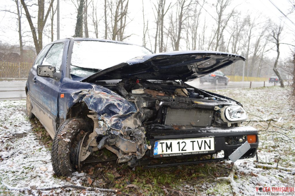 Volkswagen Golf accidentat07 Volkswagen Golf accidentat07