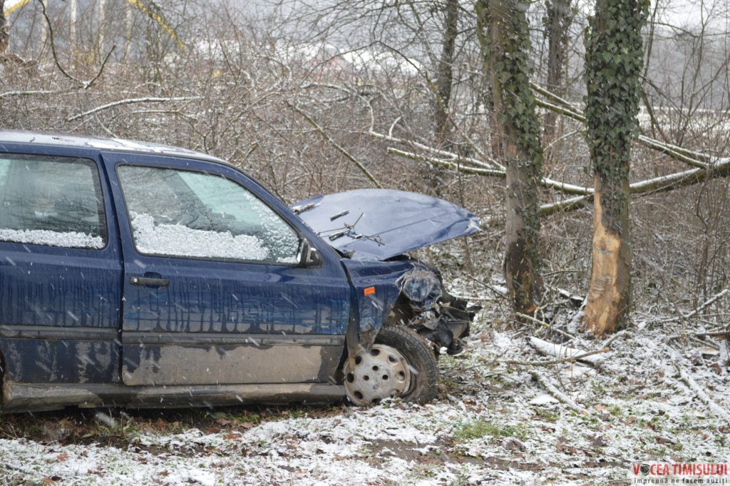 Volkswagen Golf accidentat09 Volkswagen Golf accidentat09