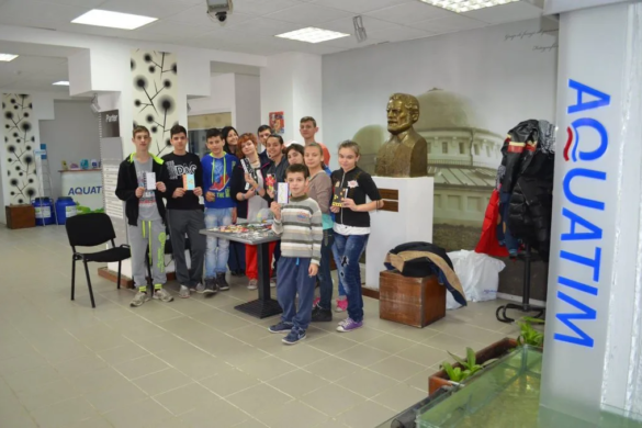 Mărţişor special la Aquatim, cu și pentru copiii cu deficiențe de auz