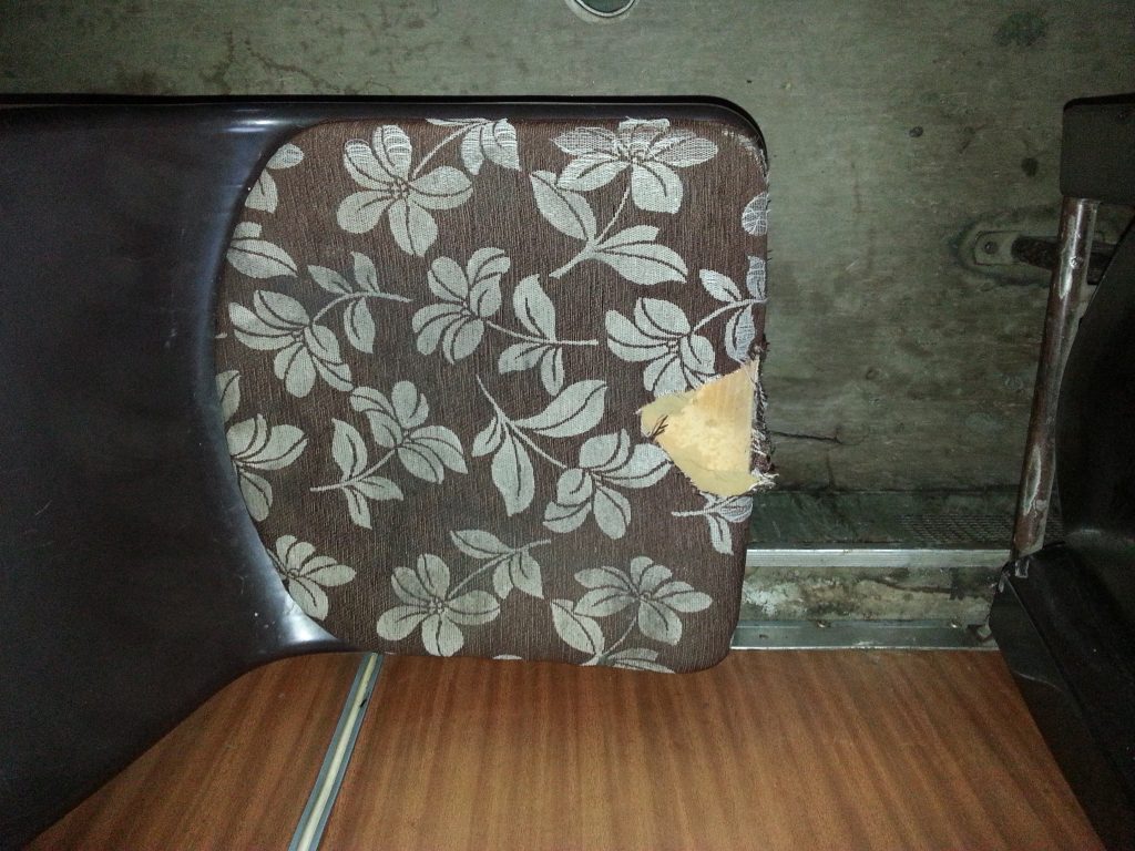 scaun vandalizat tramvai RATT 2 scaun vandalizat tramvai RATT 2