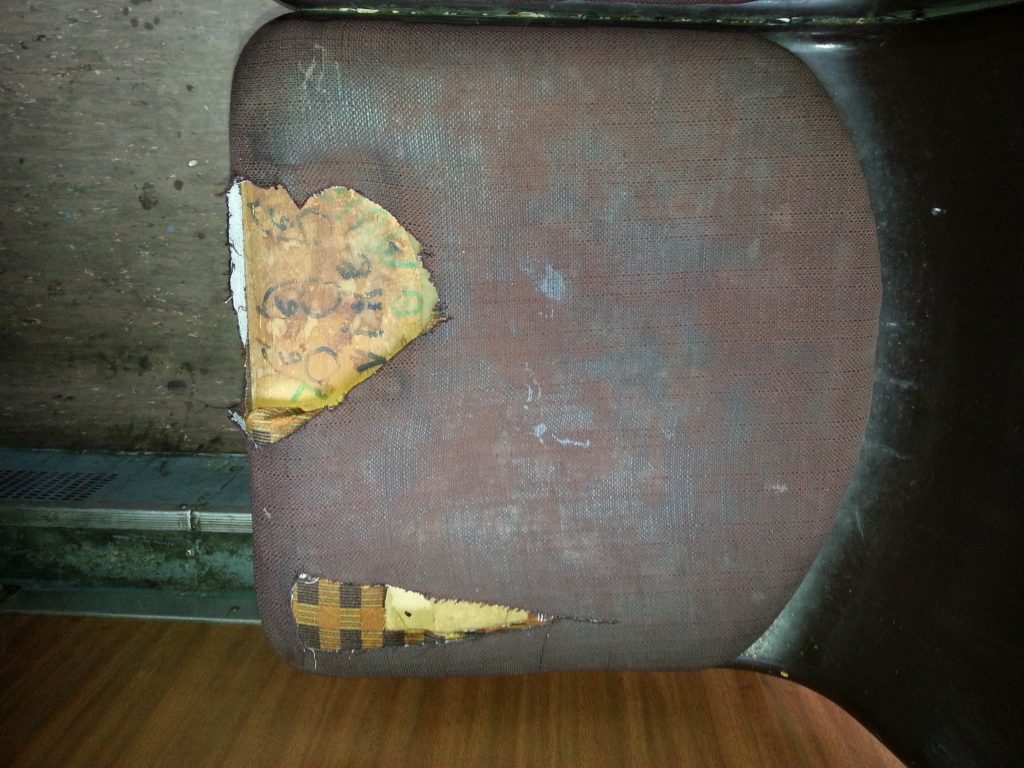 scaun vandalizat tramvai RATT 3 scaun vandalizat tramvai RATT 3