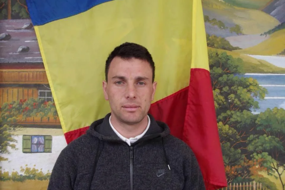 Cățeluș MUTILAT de un consilier local! Și-a dovedit calitățile de SENSEI pe un pechinez, după ce l-a lovit cu o cărămidă! FOTO ȘOCANT (+18)