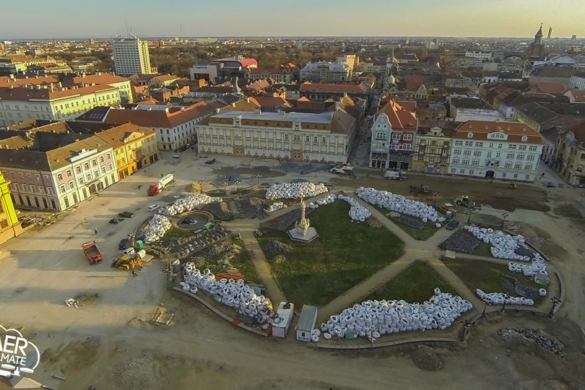 Pavajul din Piața Unirii, DELIMITAT în zona teraselor! ADIO terase amplasate ”după ureche”