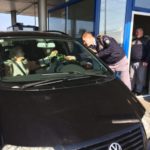 Polițiștii-de-frontieră-din-Timiș-au-oferit-flori-participantelor-la-traficul-internațional-5