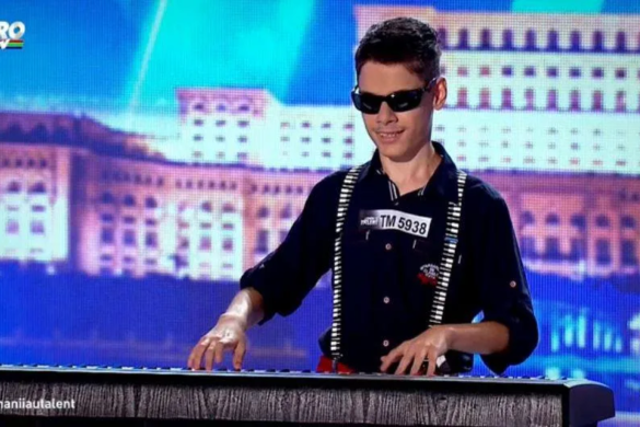 FABULOS! Un copil de numai 14 ani, din Timișoara, a cântat la pian deși e ORB! Vezi cum a interpretat ”Let it be”, la Românii au talent! VIDEO