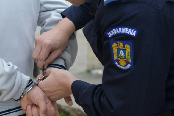 Doi bărbați, arestați pentru infracțiuni de ultraj