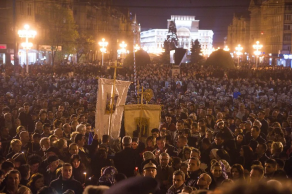 5.000 de timișoreni au luat LUMINĂ la Catedrala mitropolitană4 jpg 5.000 de timișoreni au luat LUMINĂ la Catedrala mitropolitană4 jpg