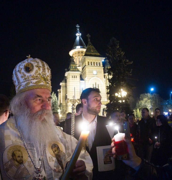5.000 de timișoreni au luat LUMINĂ la Catedrala mitropolitană8 5.000 de timișoreni au luat LUMINĂ la Catedrala mitropolitană8