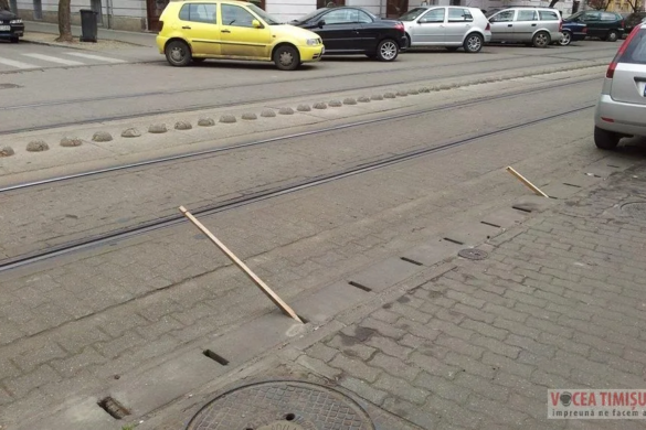 Cum se mai ”rezervă”, ILEGAL, locurile de parcare din Timișoara! Cu ȚEAPA! FOTO