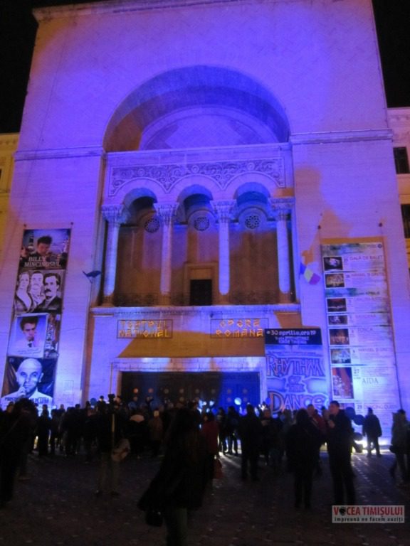 Opera Romana din Timisoara vopsita in albastru de Ziua Internationala a Autismului 1 Opera Romana din Timisoara vopsita in albastru de Ziua Internationala a Autismului 1