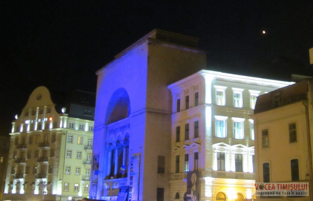 Opera Romana din Timisoara vopsita in albastru de Ziua Internationala a Autismului 2 Opera Romana din Timisoara vopsita in albastru de Ziua Internationala a Autismului 2