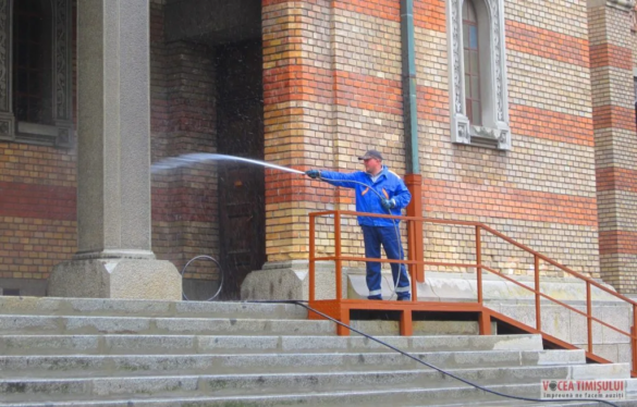 Pregătiri de Paste la Catedrala Mitropolitana care se spala 3 jpg