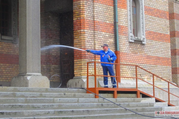 Pregătiri de Paște la Catedrala Mitropolitană, care se spală de… ”imaginea ciorilor” FOTO