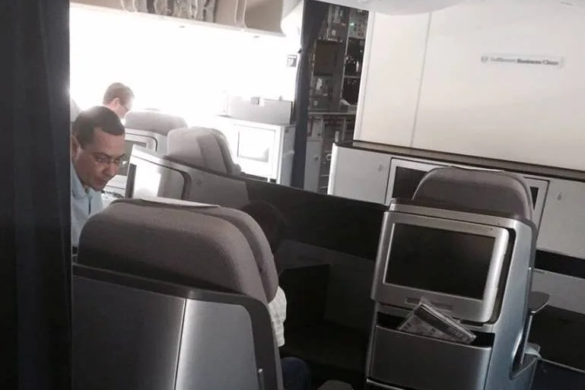 Premierul Victor Ponta a ”FUGIT” din țară, de Paști! Cât a PLĂTIT pe bilete și cum ”s-a băgat în seamă” Olguța de Craiova FOTO