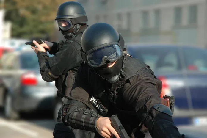 Specialiștii de la ”Crimă Organizată”, tot mai solicitați! Vezi bilanțul capturilor din ultimele două săptămâni FOTO Specialiștii de la Crimă Organizată din ce în ce mai solicitați mascati jpg