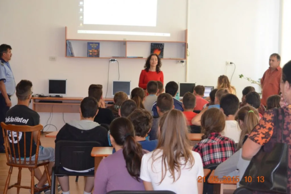 Elevii din Variaş, EDUCAȚI de jandarmi pentru a preveni actele de violenţă şi consumul de droguri