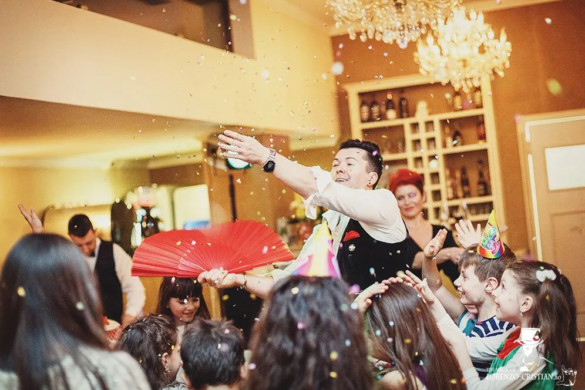Magicianul Lorenzo Cristian aduce ”Magia Copilăriei” la Timișoara. Unde are loc show-ul, de 1 iunie