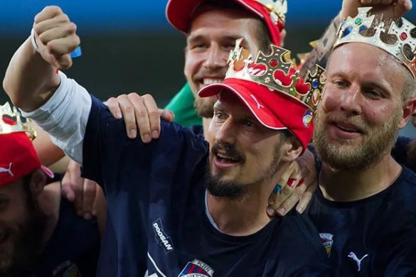 EMOȚIONANT! Viktoria Plzen câștigă titlul în Cehia și-l dedică fostului fundaș al Politehnicii Timișoara, Marián Čišovský VIDEO