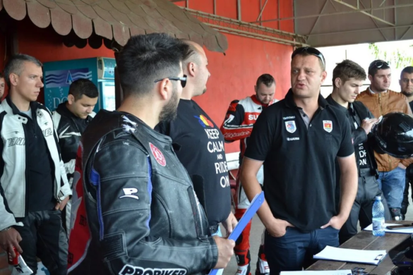 Motocicliștii au ”invadat” circuitul de la Arad pentru a învăța de la campionul Ionel Pascotă FOTO