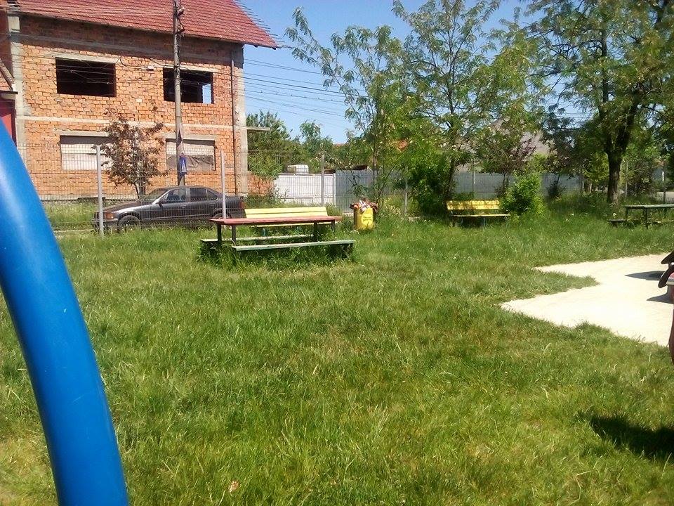 Parcul I. Klein e plin de BĂLĂRII și CĂPUȘE iar copii nu au unde se juca 4 Parcul I. Klein e plin de BĂLĂRII și CĂPUȘE iar copii nu au unde se juca 4