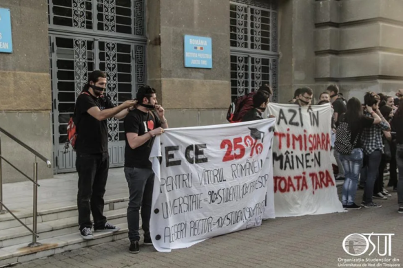 Studenții UVT protestează, rectorul Universității îi susține! „Sunt mândru de acești tineri cu inițiativă”