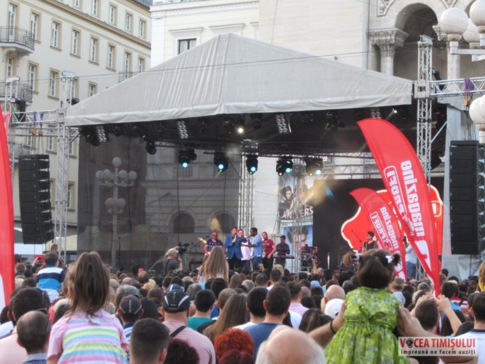 Horia-Brenciu-show-INCENDIAR-în-fața-miilor-de-timișoreni-aflați-în-Piața-Victoriei-5