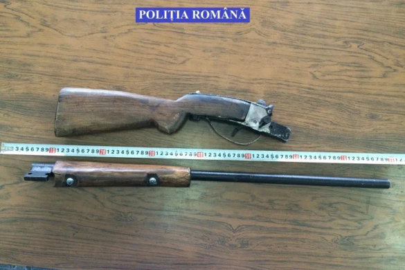 Oprit în trafic la Mănăștiur, PRINS cu ARMA de vânătoare artizanală în portbagaj