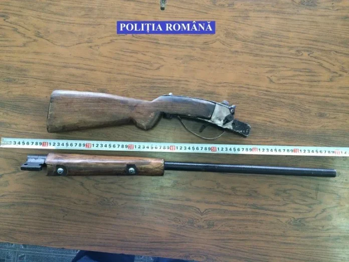 Oprit în trafic la Mănăștiur, PRINS cu ARMA de vânătoare artizanală în portbagaj