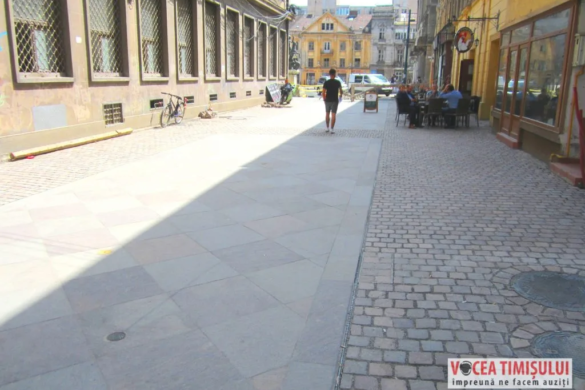 Centrul istoric așteaptă tocurile doamnelor și domnișoarelor. Pavarea a fost finalizată pe strada Mercy