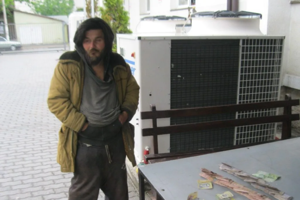 Polițiștii locali din Timișoara, lăsați MASCĂ! Cerșetor ridicat de pe stradă cu peste 3.600 de lei asupra sa FOTO/VIDEO
