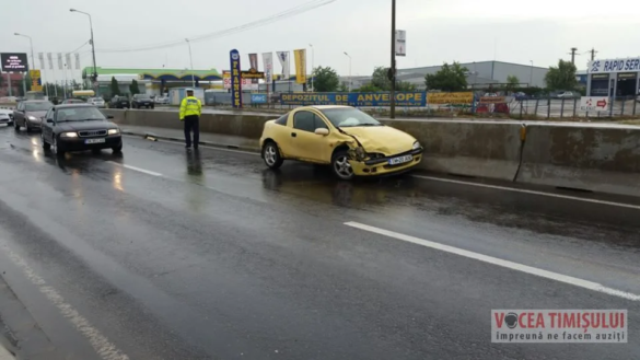 Șoferul unui Audi Q7 s a ”vârât” cu TUPEU pe Calea Șagului și a provocat un accident2 jpg