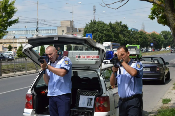 Poliţiştii Rutieri testează un nou aparat radar@2 jpg Poliţiştii Rutieri testează un nou aparat radar@2 jpg