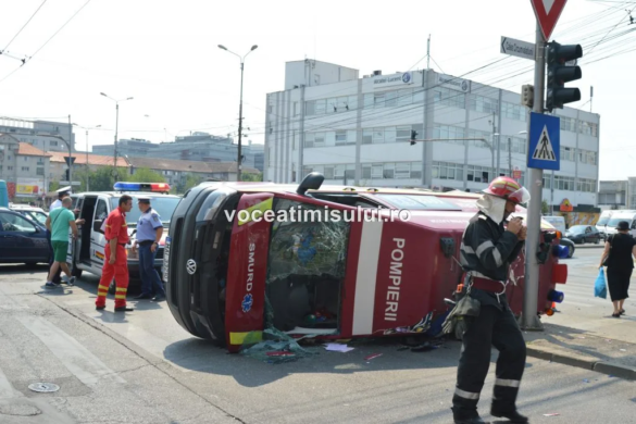 Echipaj SMURD răsturnat, într-un accident la Timişoara VIDEO